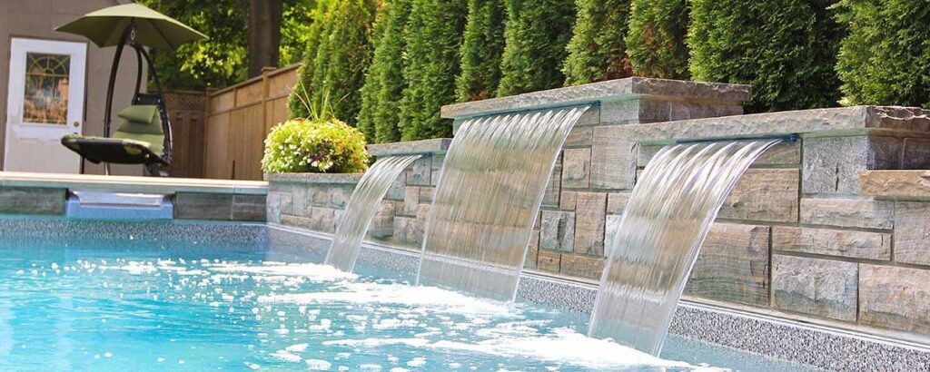 Vì sao cần khử trùng nước hồ bơi thường xuyên?